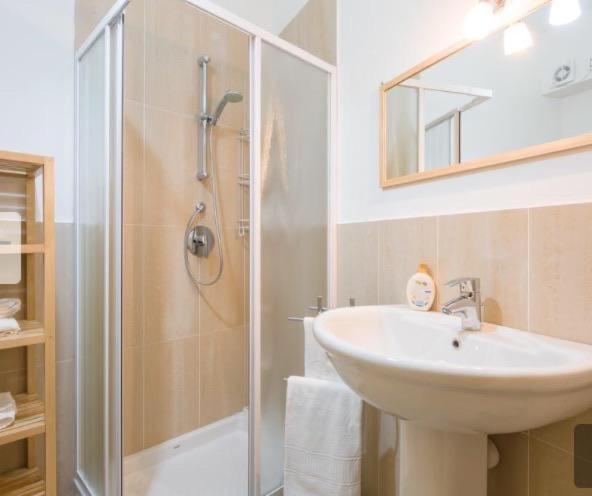 Cattaneo Arena Apartaments Verona Bagian luar foto